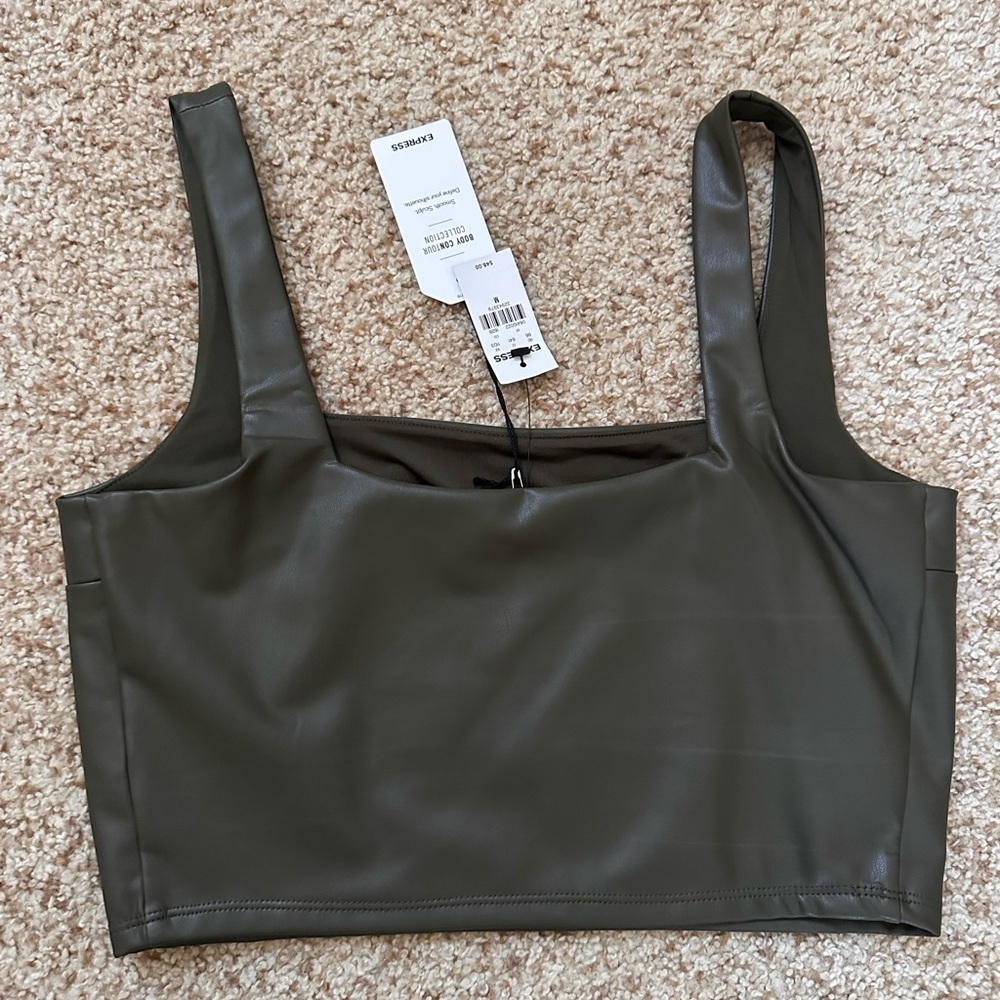 Express Crop Top - Picture 2 of 3